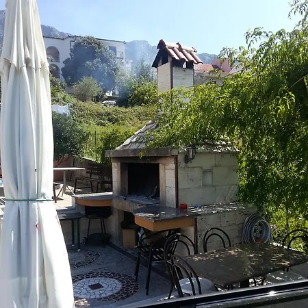 Gradac 13681c Apartment Gradac (Split-Dalmatia)
