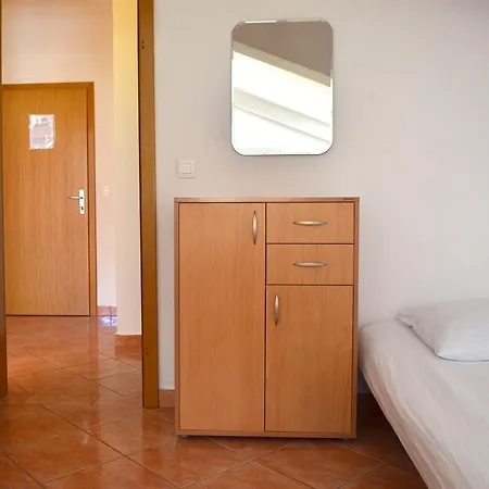 Gradac 13681c