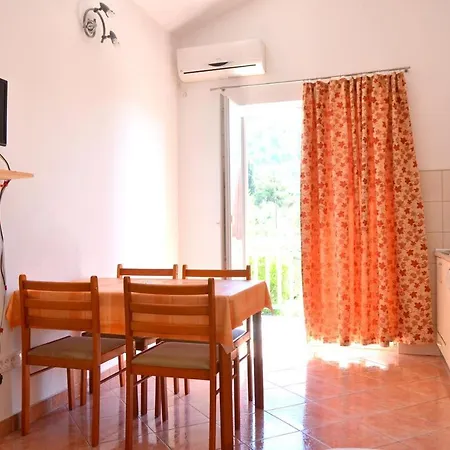 Gradac 13681c * Gradac (Split-Dalmatia)