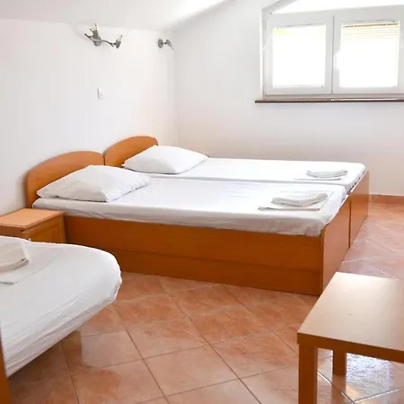 Gradac 13681c Apartment