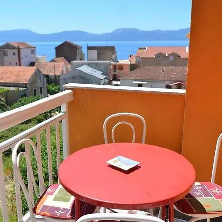 Gradac 13681c Apartment Gradac (Split-Dalmatia)